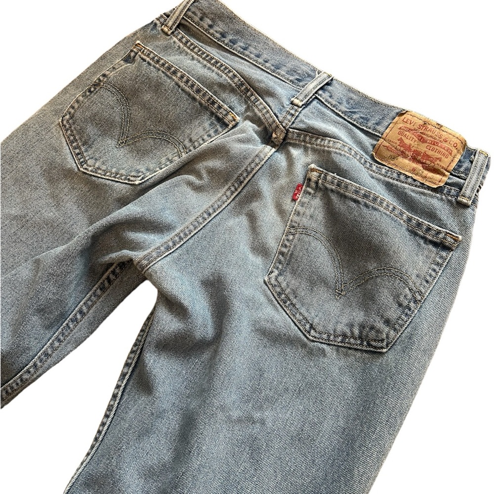 Y2k Levi's 501 jeans distressed knee hole perfect for summer. 32 W x 32 L